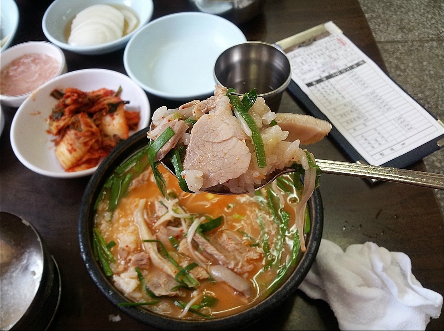 쌍둥이 돼지국밥 부산 동래구 온천장 명륜 맛집검색 식신