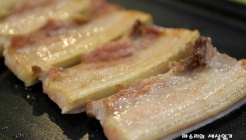 통돼지 김치찌개 생삼겹살 매장 이미지