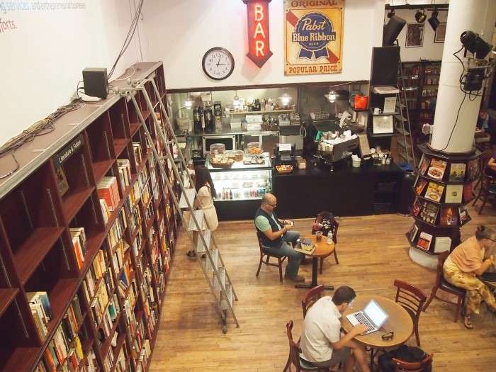 Housing works Bookstore Cafe (하우징 웍스 북 스토어 카페) 매장 이미지