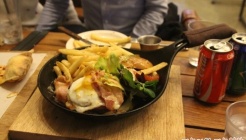 시리어스 버거 매장 이미지