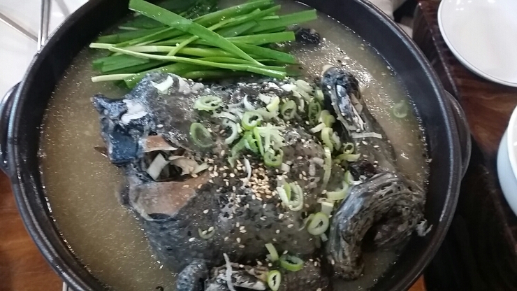 언덕위에 식당 매장 이미지