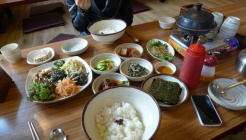 마음은콩밭에 매장 이미지