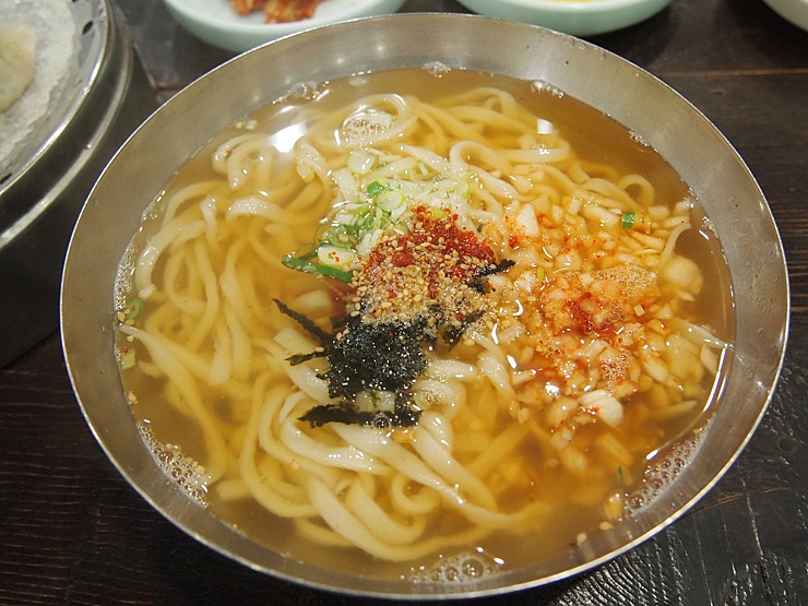 태산손만두칼국수 매장 이미지