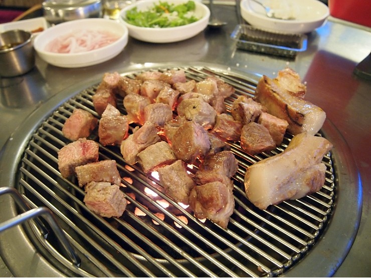 꽃돼지연탄구이 매장 이미지