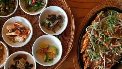 바위와 소나무  매장 이미지