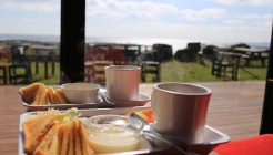 인 카페 온더비치 매장 이미지