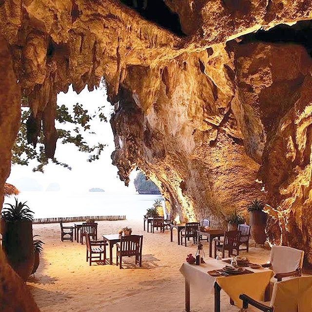 The grotto 매장 이미지