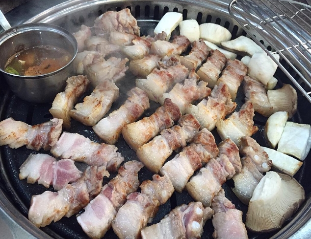 정낭흑돼지 매장 이미지