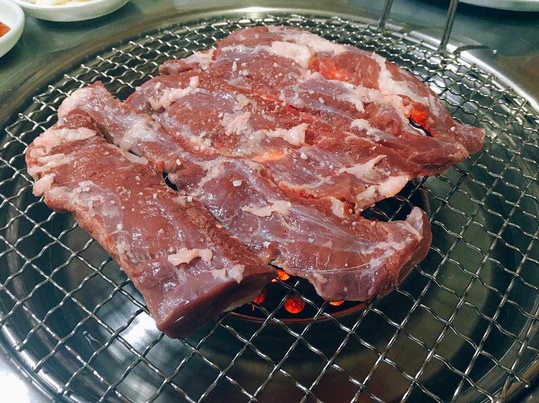 돼지연탄구이 매장 이미지
