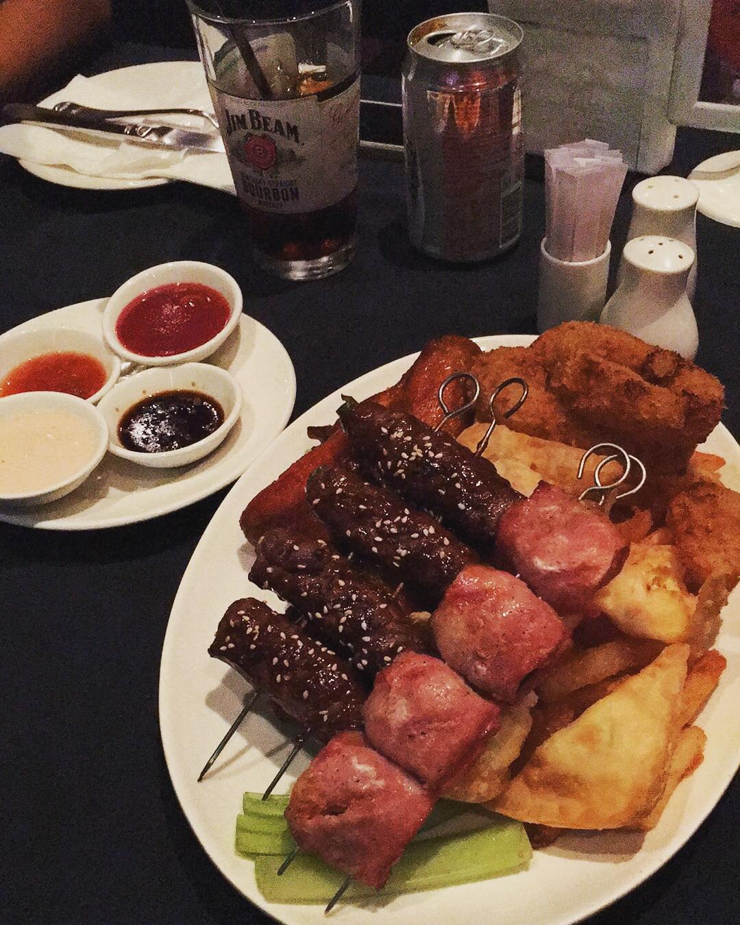 Bottoms Up Saloon 매장 이미지