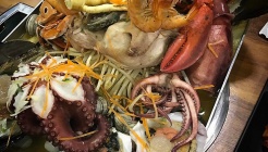 바다를 품은 해적선 매장 이미지