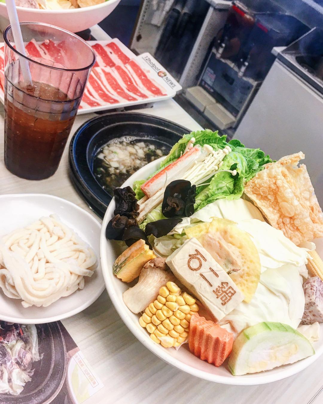 시 얼 구어 렌 더 종산디엔 (石二鍋_仁德中山店) 매장 이미지