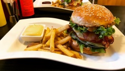 웨이브 버거스 앤 모어 (Wave burgers) 매장 이미지