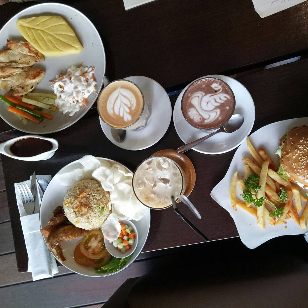미팅포인트 카페 (Meeting Point Café) 매장 이미지