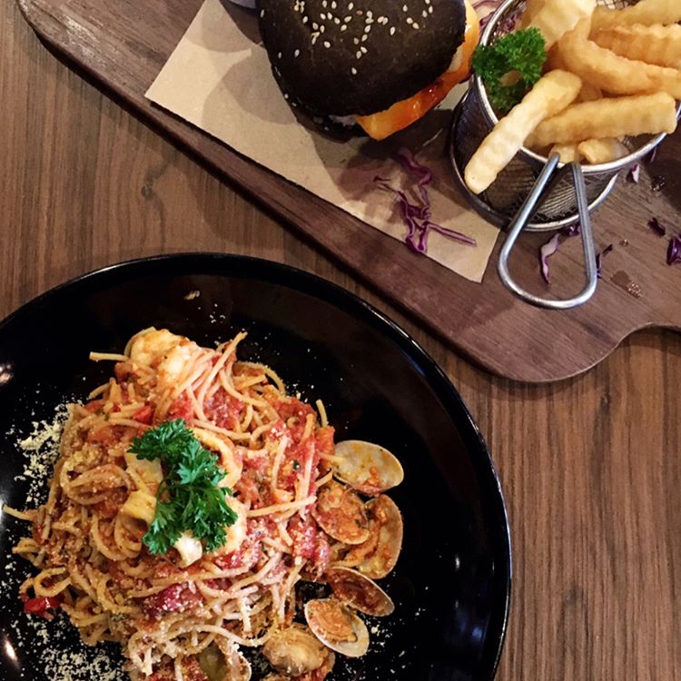 타번 키친앤바 (Tavern Kitchen & Bar) 매장 이미지