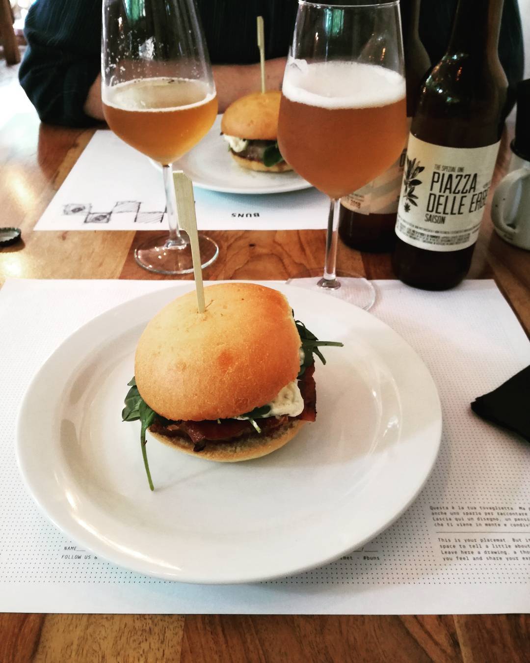 번스 가르멧 버거 (Buns Gourmet Burgers) 매장 이미지