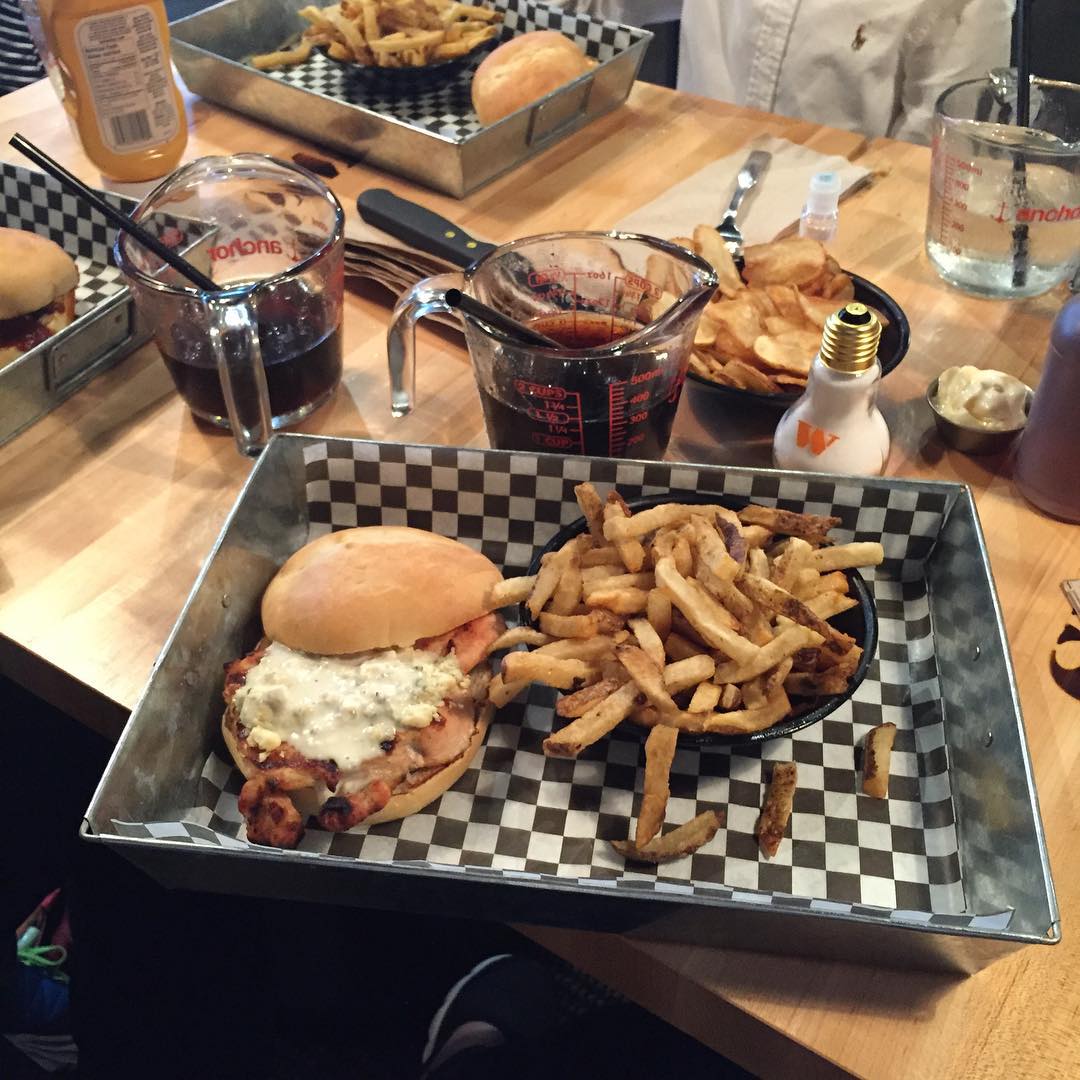 The Works Gourmet Burgers 매장 이미지