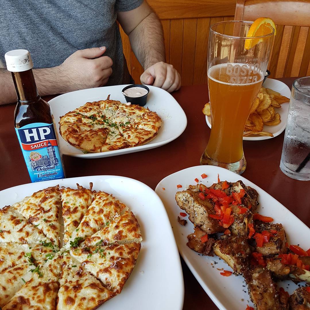 Boston Pizza 매장 이미지