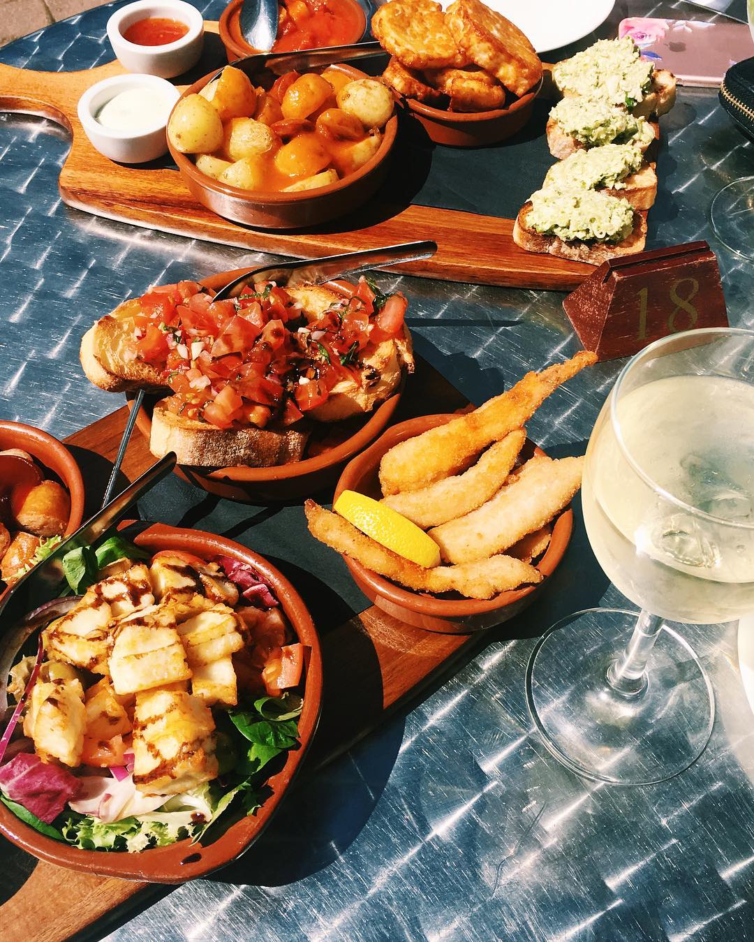 더 마리나 (The Marina Tapas style Bar & Restaurant) 매장 이미지