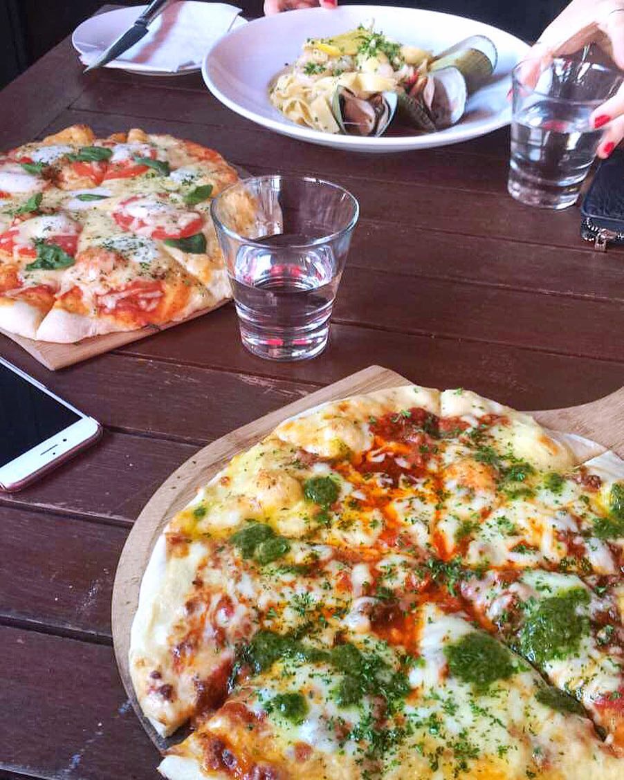 토미스 레스토랑 앤 바 (Tomi's Restaurant and Bar) 매장 이미지