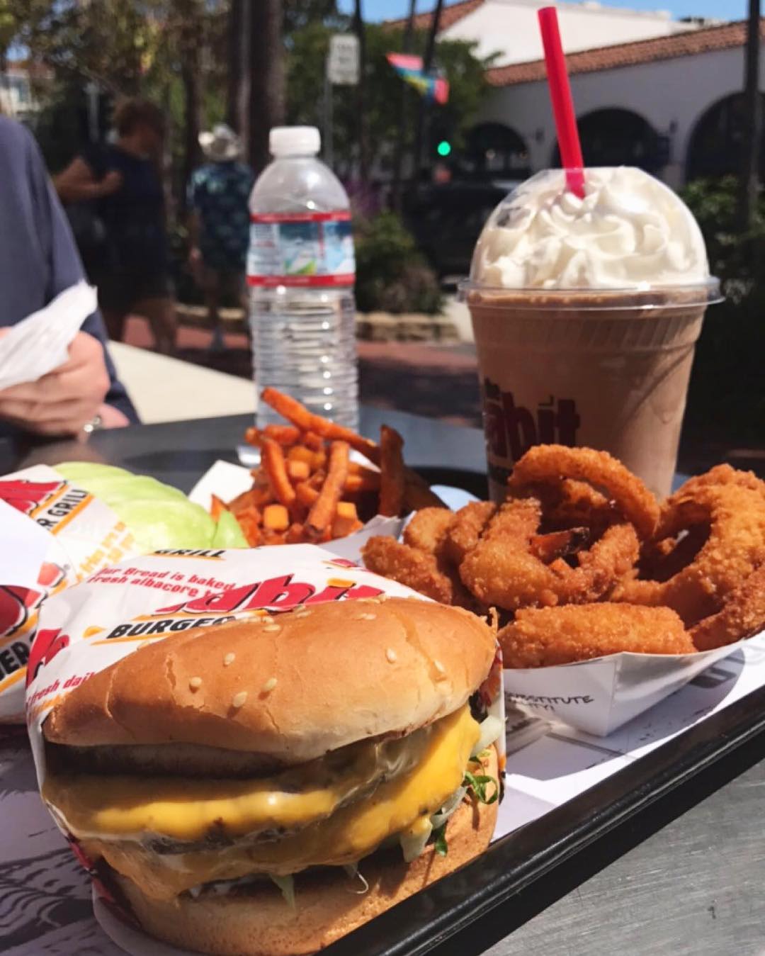 The Habit Burger Grill 매장 이미지