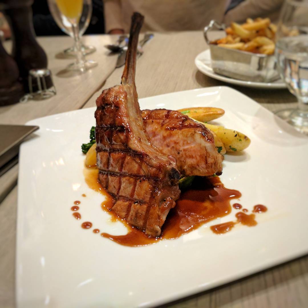 Grill & Vine Whistler 매장 이미지