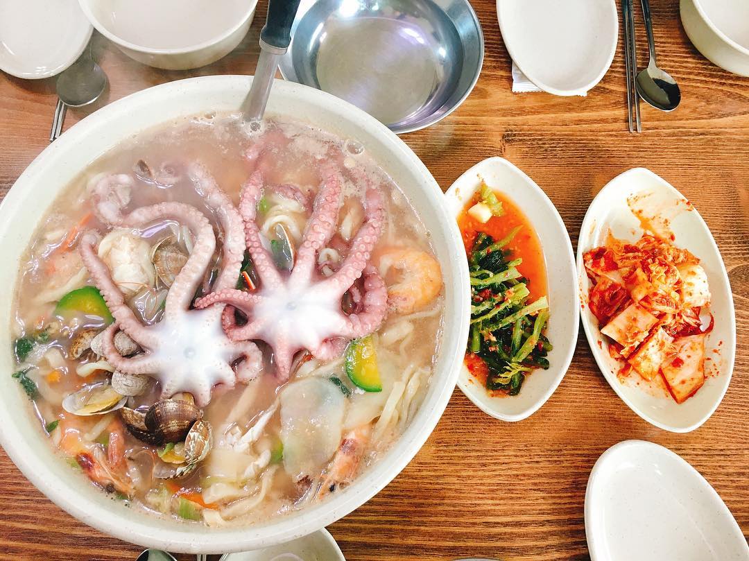 포도밭할머니손칼국수 매장 이미지