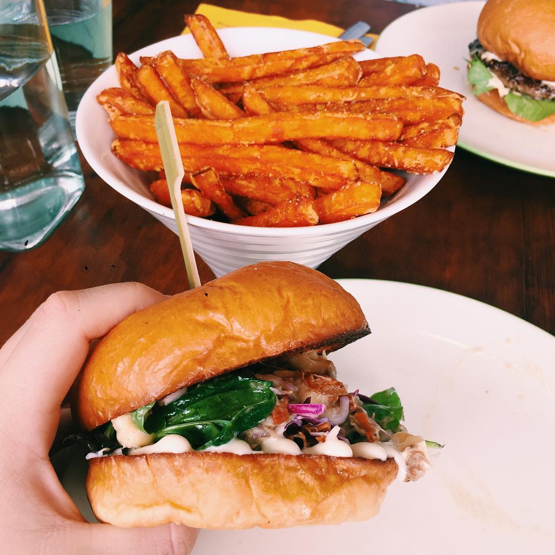 Boom Boom Burger & Bar 매장 이미지
