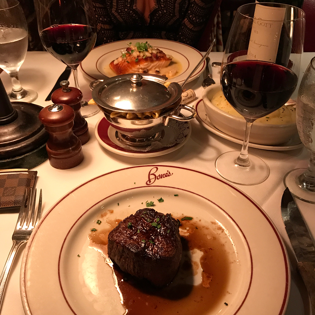 Bone's Restaurant 매장 이미지