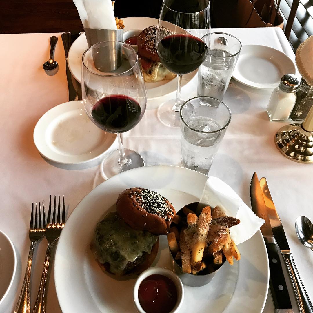 capital grille 매장 이미지