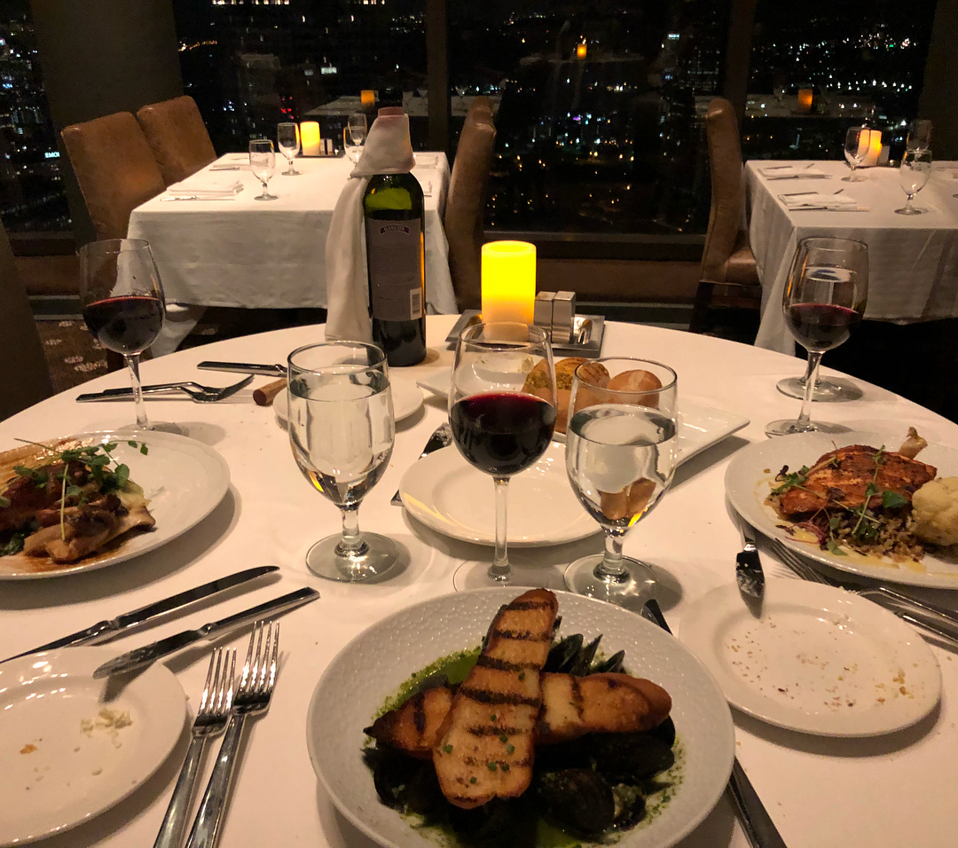 Sun Dial Restaurant, Bar & View 매장 이미지