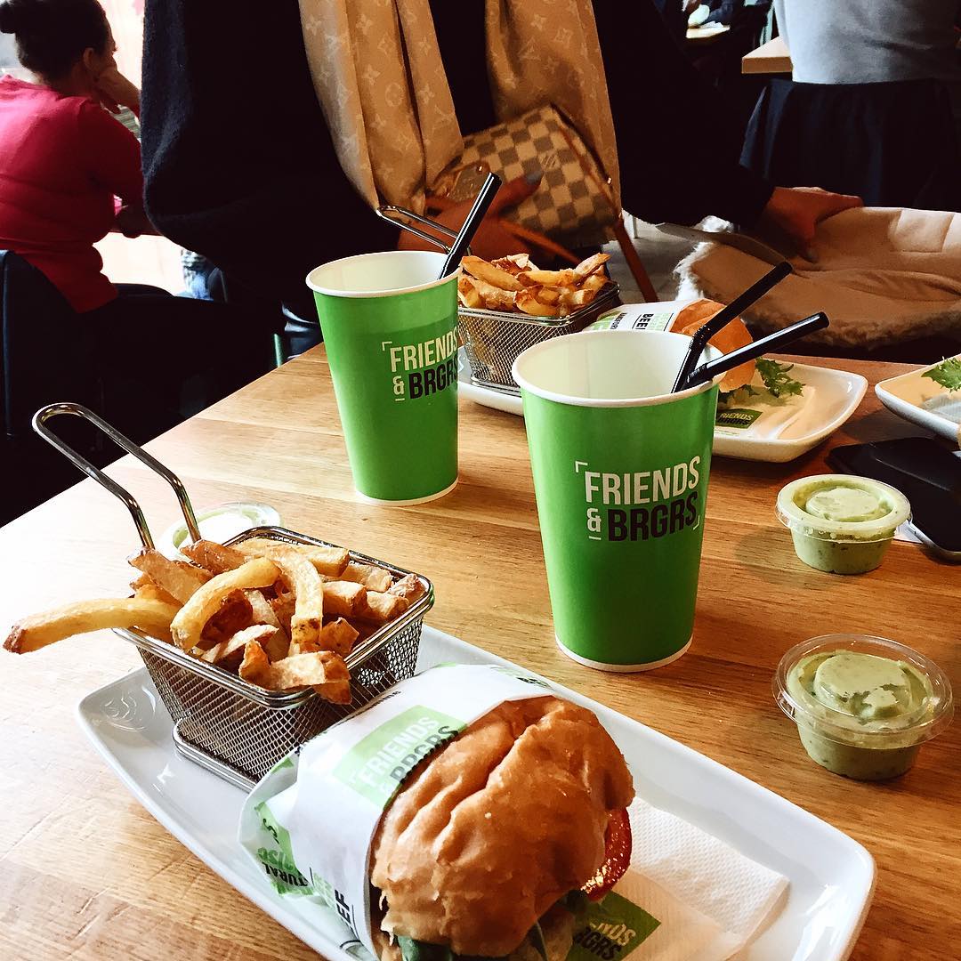 Friends & Brgrs Helsinki 매장 이미지