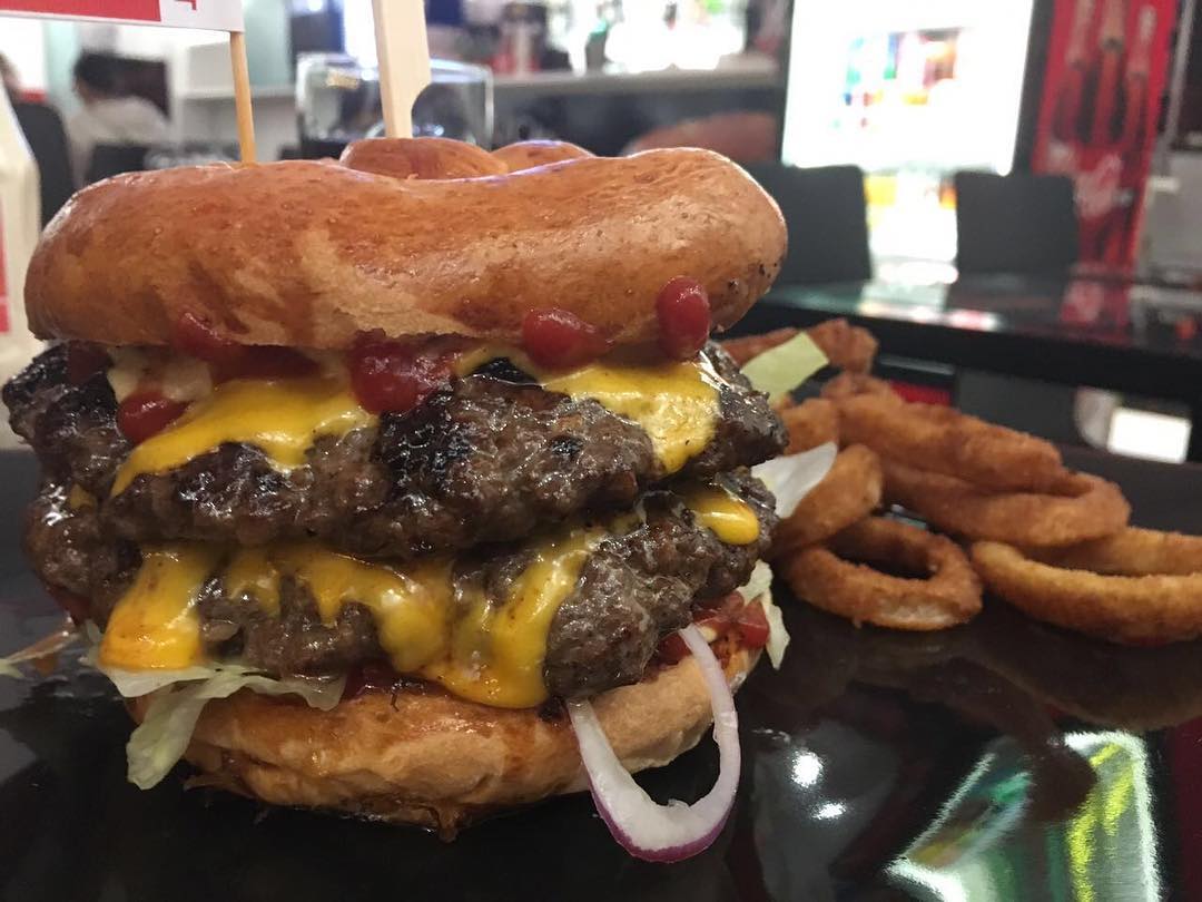 Lucky 7 Burgers & More 매장 이미지