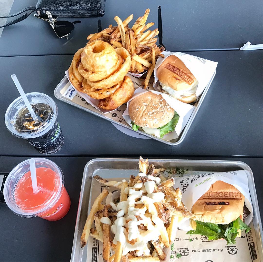 Burgerfi 매장 이미지