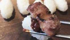 83돼지 매장 이미지