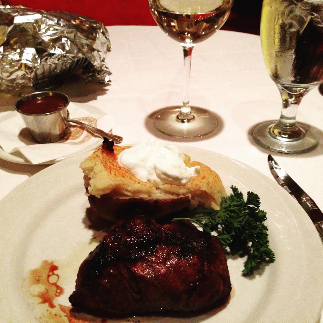 Caesar’s Steakhouse and Lounge 매장 이미지