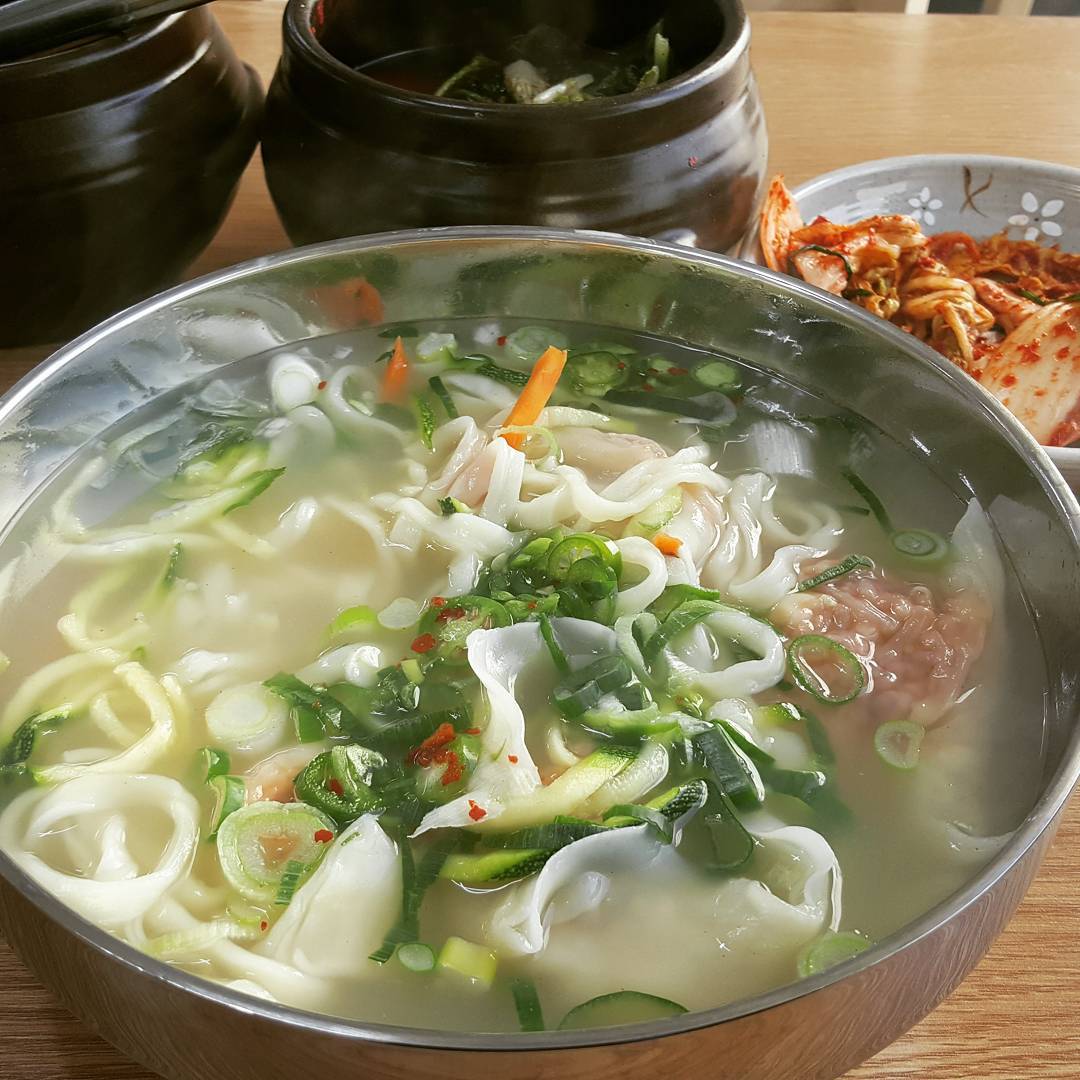 덕계손칼국수만두국 매장 이미지