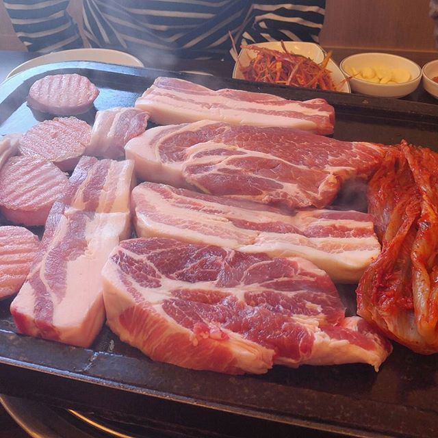 고씨네꺼먹돼지 당진본점 매장 이미지