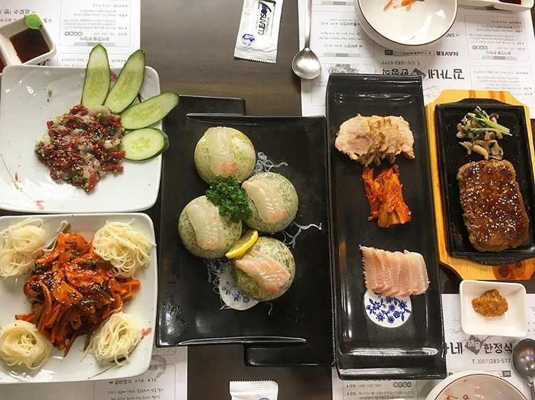 김근호해물한정식 매장 이미지