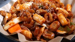 곱창을 요리하는 남자 매장 이미지