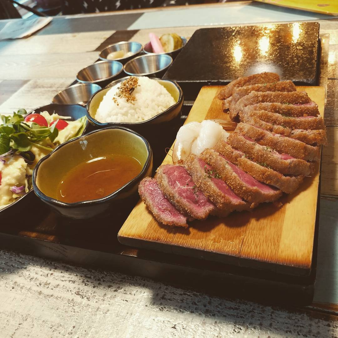 온더블랙 매장 이미지