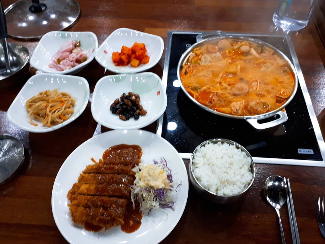 권바우부대찌개돈까스 매장 이미지