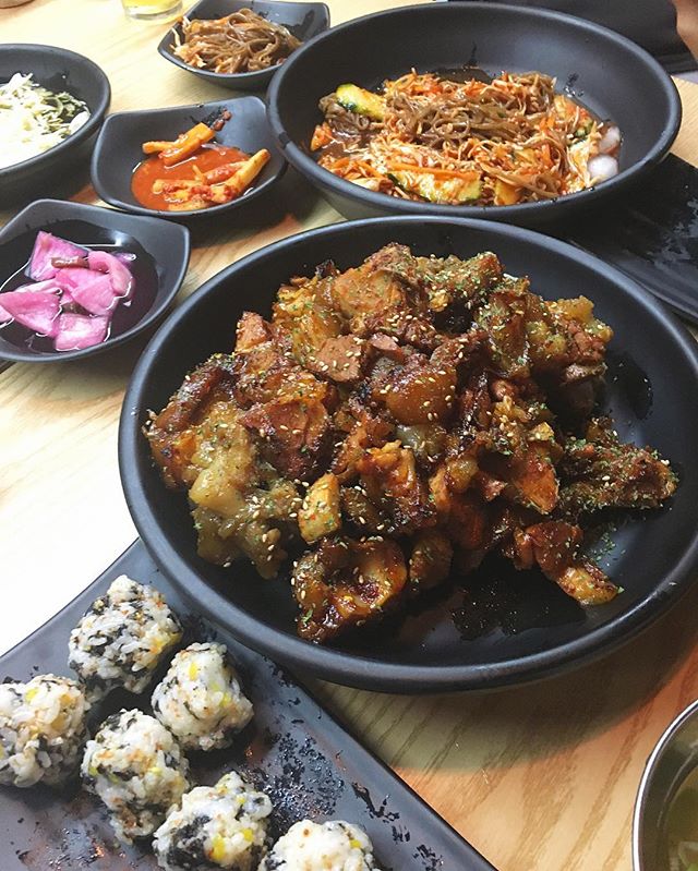 탐탐족발 매장 이미지