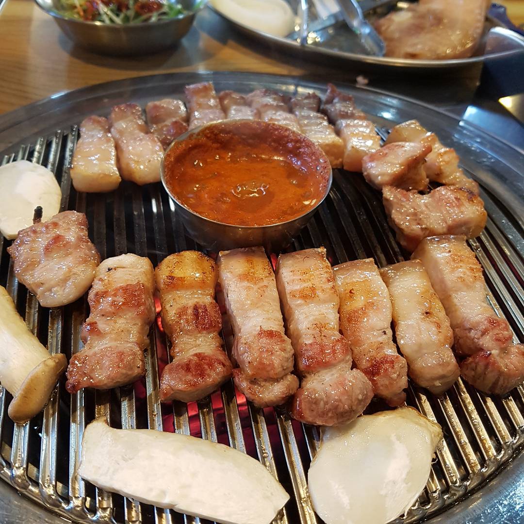 돈먹쇠 매장 이미지