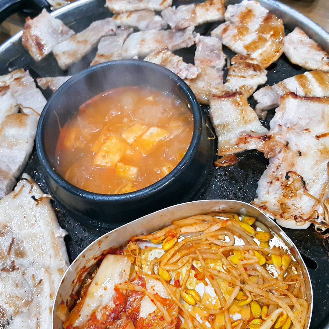 1982돈이돈이 매장 이미지