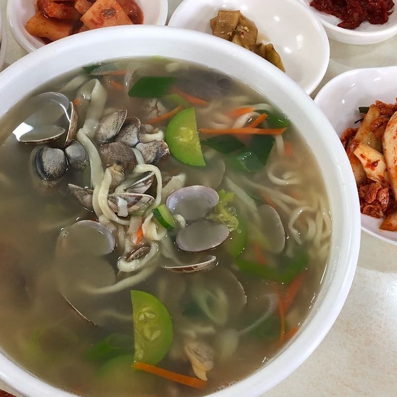 곰소소문난집 매장 이미지