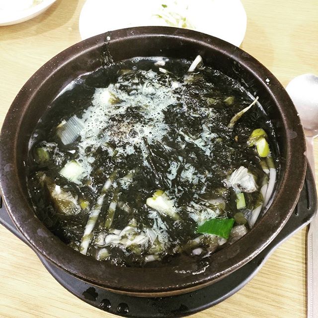 뚝배기 매장 이미지