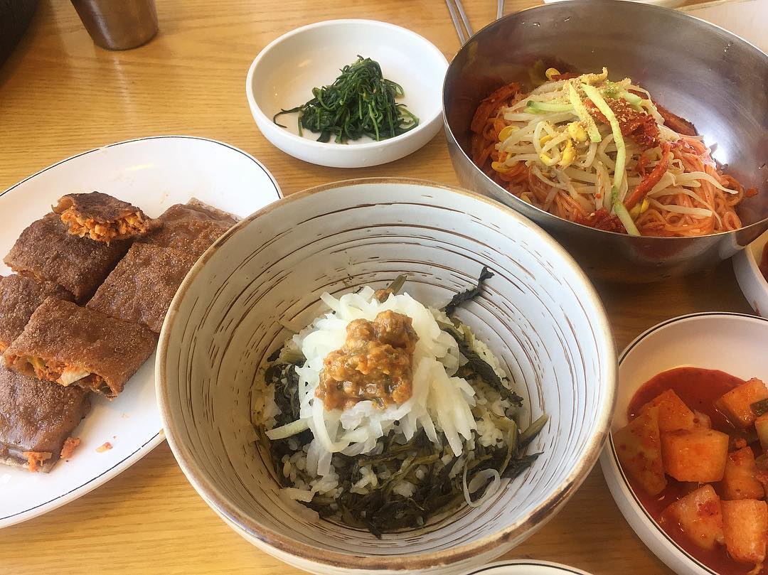 산아래 매장 이미지