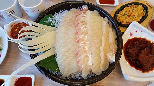 총각수산 매장 이미지