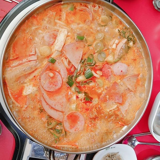 놀부보쌈앤부대찌개 매장 이미지